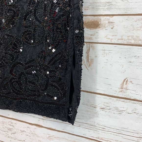 Black Short-Sleeved Knee-Length Sequin Dress - Picture 4 of 5
